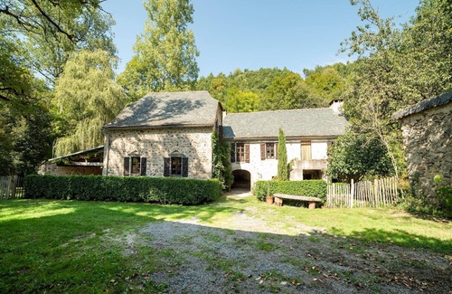 Brandonnet Villa | Sunny Watermill with Heated Pool