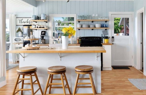 Lagoon Point House | Sunny Whidbey Beach House w/ view of Puget Sound