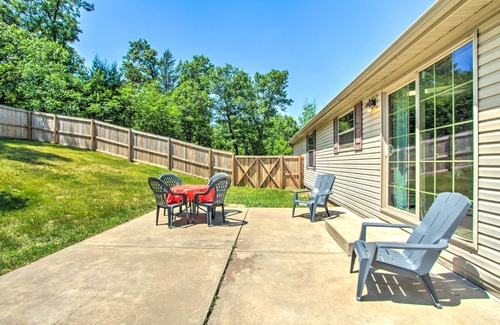Wisconsin Dells Apartment | Sunny Wisconsin Dells Apartment w/Deck & Fire Pit