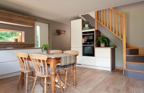 Shaldon Ski Chalet | Sunnybrook - Carbon Neutral, Woodfired Hottub, near beach