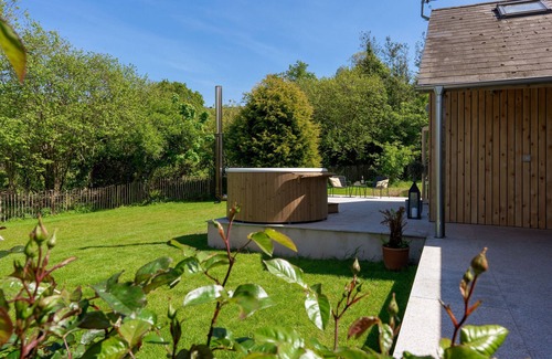 Shaldon Ski Chalet | Sunnybrook - Carbon Neutral, Woodfired Hottub, near beach