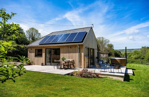 Shaldon Ski Chalet | Sunnybrook - Carbon Neutral, Woodfired Hottub, near beach