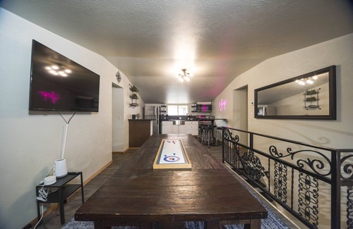 Sunnyside House | Sunnyside Compound: Great for Groups! Hot Tub, Game Room, Sleeps 22 - 420ok!