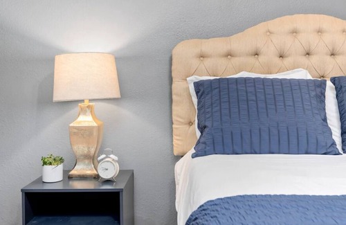 Bacliff Apartment | Sunnyside Retreat - 1 Block from Galveston Bay