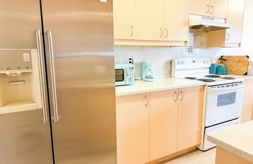 Sunnyside House | Sunnyside Serenity: Cozy Basement Room Rental