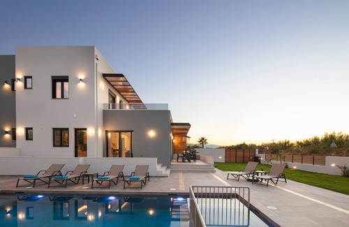 Pigianos Kampos Villa | Sunnyside Villa II, Beach Within Walking Distance