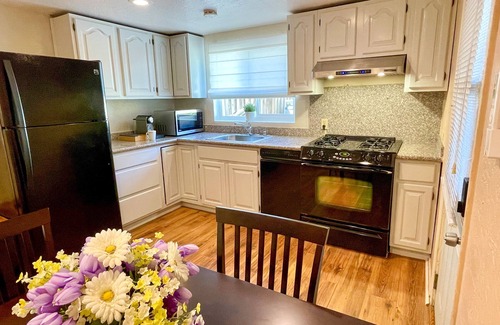 Sunnyvale West Cottage | Sunnyvale Cabin