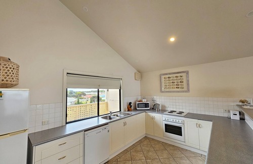 Waterhouse House | Sunrise - A serene retreat by the beautiful Lake Fellmongery