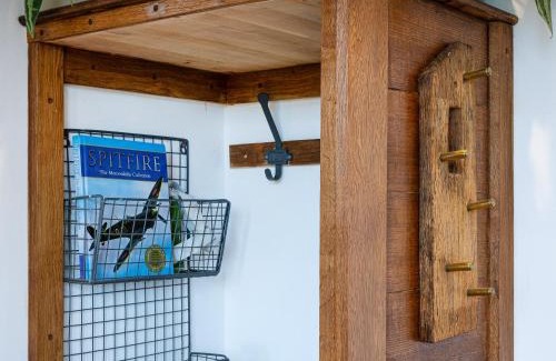 East Ilsley House | Sunrise Cabin