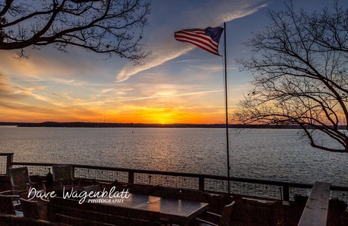 Vinita House | "Sunrise Cottage" Beautiful Lakefront Panoramic View W/Hot Tub and Boat Dock