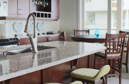 North Oyster Condo | Sunrise Cove Apt at Inn of The Sea | Seaview, pool, hot tub & more