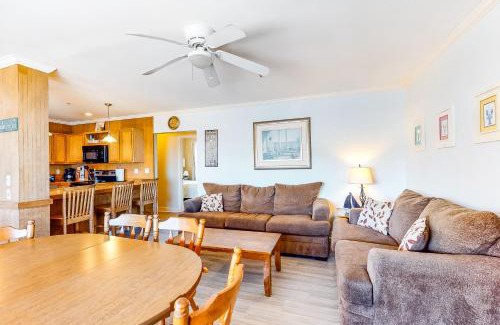 Old Orchard Beach Apartment | Sunrise Deck