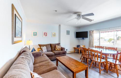 Old Orchard Beach Apartment | Sunrise Deck
