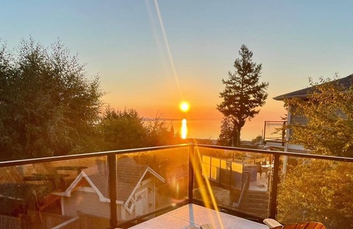 Colwood Apartment | Sunrise Escape - ocean views + close to the BEACH!