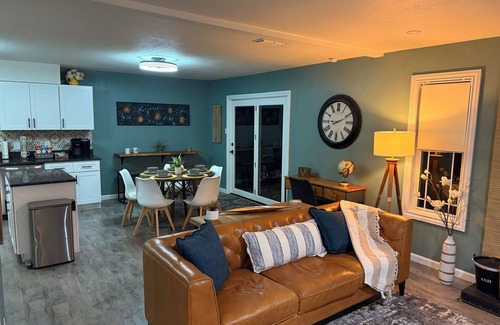 Roswell House | Sunrise Experience w/King Size Bed & Pet Friendly