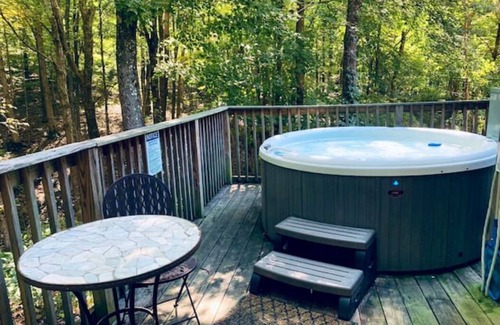 New Plymouth Cabin | Sunrise Forest, a peaceful retreat in the Hocking Hills region, sleeps 9