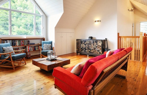Hazelbrook Cottage | Sunrise House - Five Bedroom Cottage, Sleeps 10