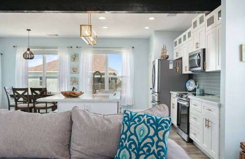 Crystal Beach House | SUNRISE PARADISE - great view and close to the beach!