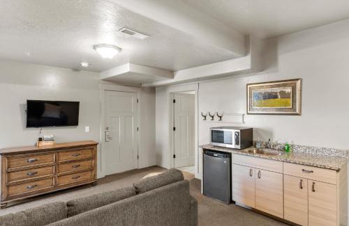 Harbor Village House | Sunrise Resort Room #106