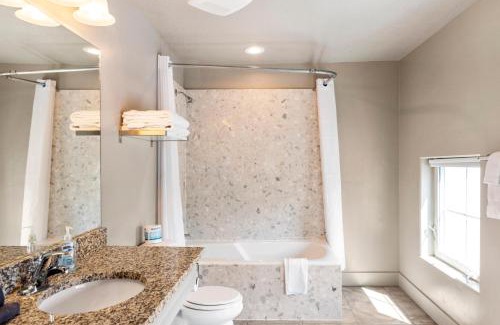 Harbor Village House | Sunrise Resort Room #304