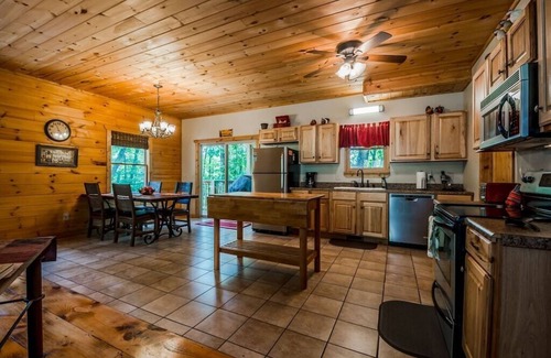 Sautee Nacoochee Cabin | Sunrise Summit | Deluxe 2BR 2.5BA Cabin | Mountain View | Private | Hot Tub