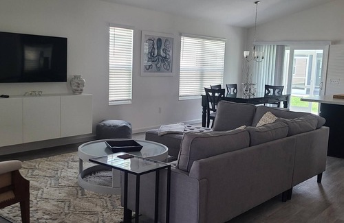 Leesburg House | Sunsational Getaway in The Heart of The Villages