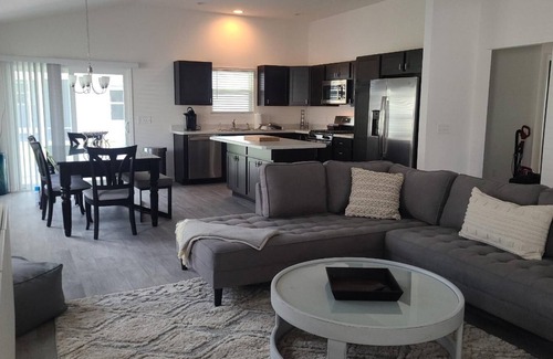 Leesburg House | Sunsational Getaway in The Heart of The Villages
