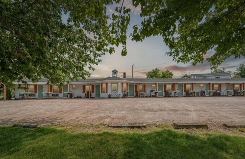 Hudson Hotel | Sunset Acres Motel - Number 8