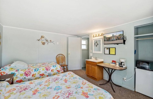 Hudson Hotel | Sunset Acres Motel - Room 2