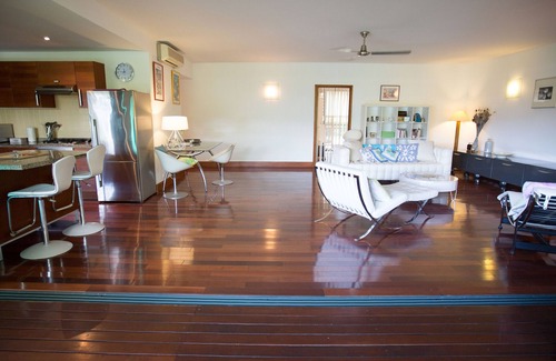 Punaauia Apartment | Sunset Beach Carlton- Tahiti - beachfront luxury residence & pool - 4 pers