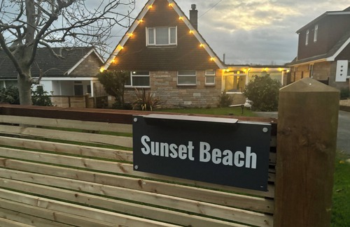 Freshwater House | SUNSET BEACH, family friendly, country holiday cottage in Freshwater