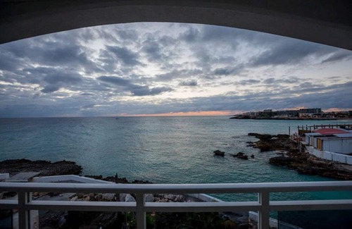 Beacon Hill Condo | Sunset Beach View - Luxury Studio next to The Morgan Resort