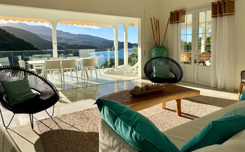 Malendure Villa | Sunset Beach - Villa Créole 5 étoiles 4 Chambres avec piscine face au coucher de soleil et à la réserve Cousteau