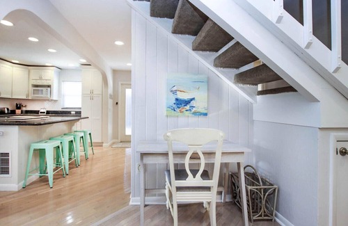 Captiva House | Sunset Captiva 38 - Short walk to beach, pool, dock in Village area of Island