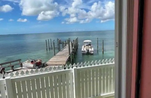 Green Turtle Cay Cottage | Sunset cottage on the sea of Abaco. Located in New Plymouth and near everything.