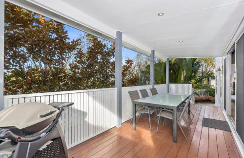 Ocean Grove House | Sunset Days Family Holiday House 200m to Shops