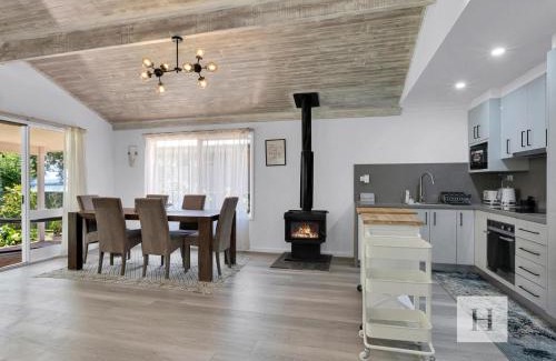 Chain Valley Bay House | Sunset Escape