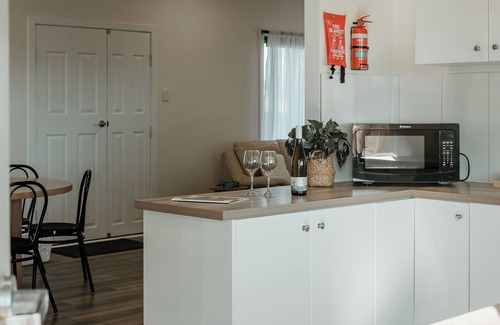 Kingscote House | Sunset Hideaway - In Kingscote