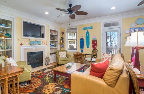Sunset Island House | Sunset Island 51 Sunset Island Dr - Spacious Home Near Pools & Private Bayfront Beach