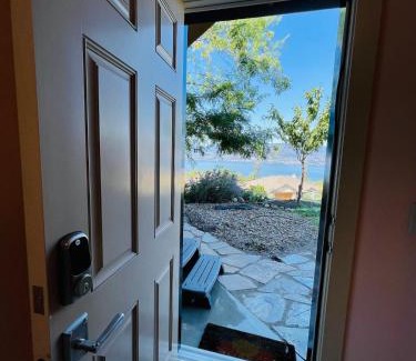 Southwest Mission House | Sunset Lakeview house