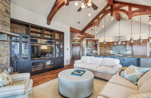Graham House | Sunset Manor- with a DOCK & HOT TUB!