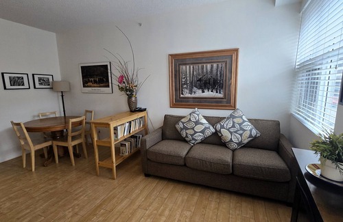 Canmore Hotel | Sunset Mountain Inn and Spa