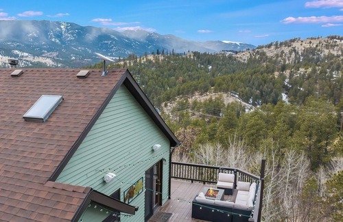 Bailey House | Sunset Mountain Views 5 min to Town on 3 Acres, Firepit, Grill, Fenced Yard