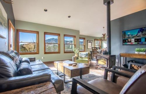 Bailey House | Sunset Mountain Views near Town on 3 Private Acres