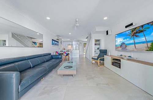 Hamilton Island Apartment | Sunset On Hamilton Island - 2 Bedroom Apartment with views and buggy