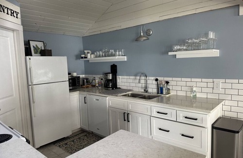 Town of Ledyard House | Sunset Retreat Cayuga Cottage w/hot tub - Cayuga Lake- Panoramic views & Yard. Pet Friendly!