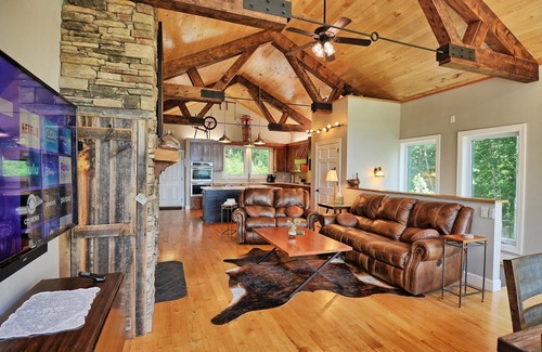 West Jefferson Ski Chalet | Sunset Ridge-Open for Bookings! Hot Tub, Ping Pong, Fire Pit, Wi-Fi