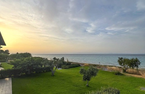 Haniotis Villa | SUNSET SEA FRONT 20 METERS FROM THE SAND