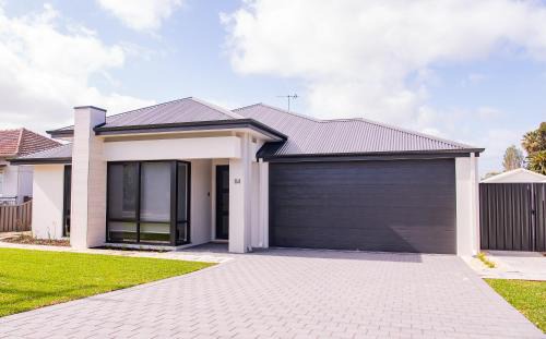 Busselton House | Sunset Shores 4BR Pool Retreat in Busselton