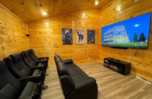Pigeon Forge House | Sunset Splash Pool Cabin